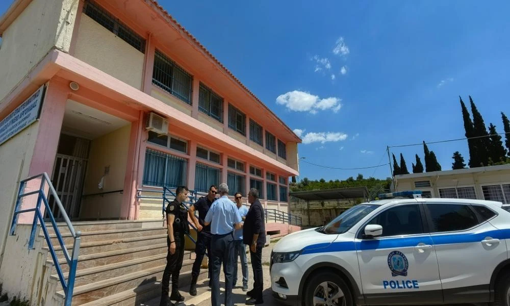Έκλεισε προσωρινά εκλογικό κέντρο στο Ναύπλιο– Απομακρύνθηκε ο δικαστικός αντιπρόσωπος (Βίντεο)
